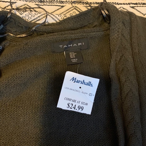 Tahari cardigan - Picture 3 of 3